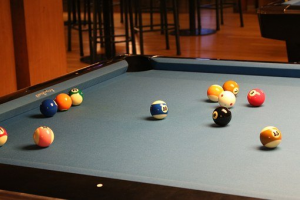 Snooker-table-balls