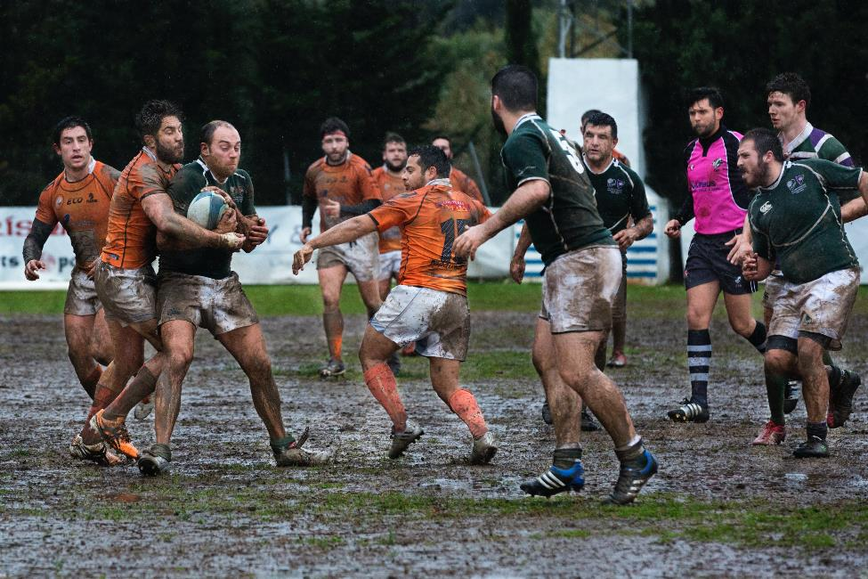 Teams playing rugby in the rain