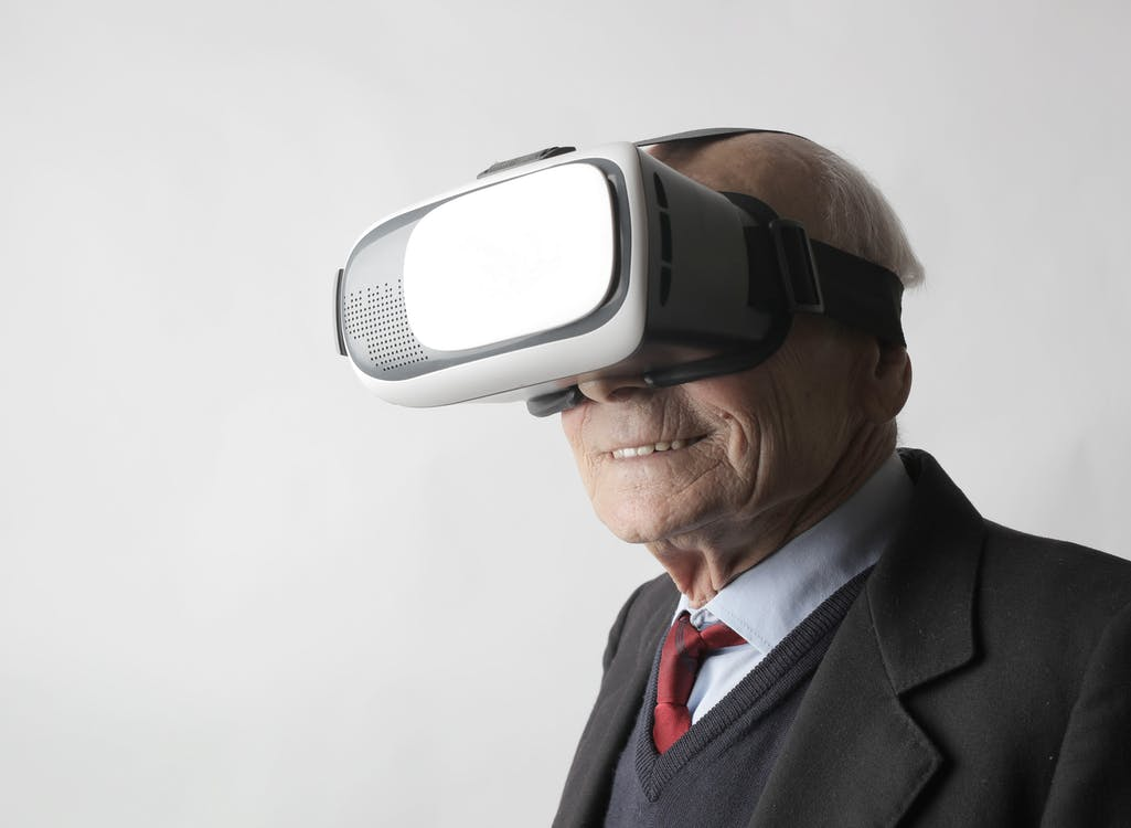 Man using the virtual reality gear