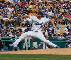 Player-ball-throw-people