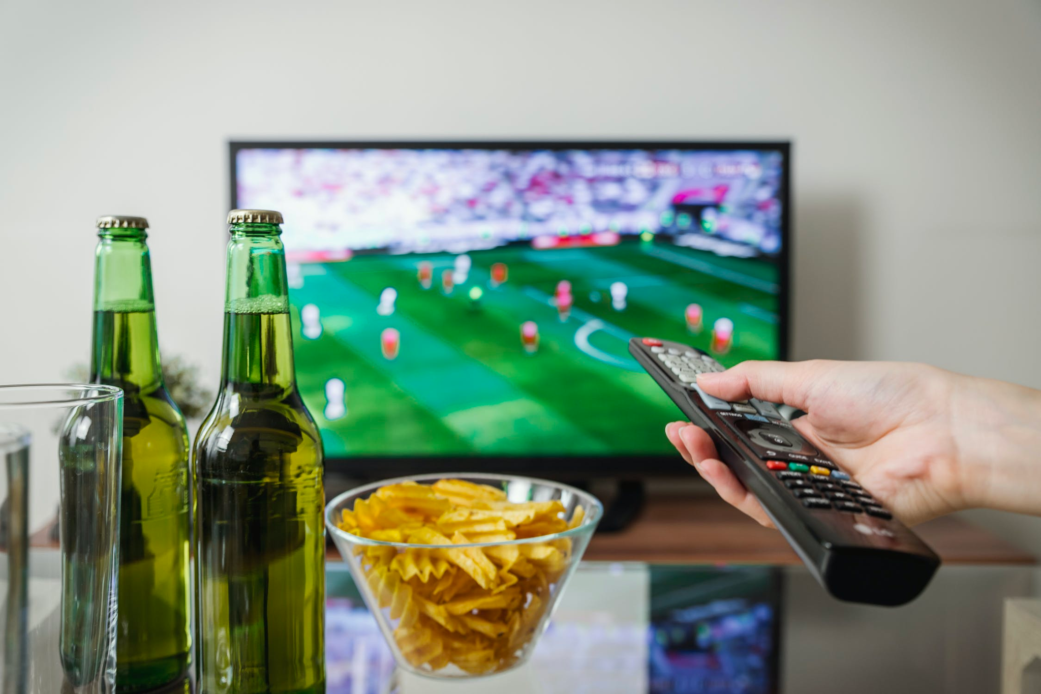 A group of friends betting on the FIFA World Cup