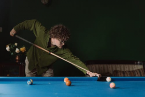 Man-snooker-shot