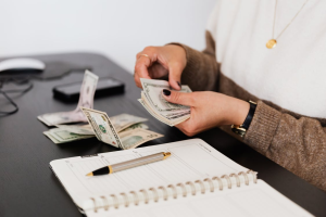 A bettor counting cash to set budget