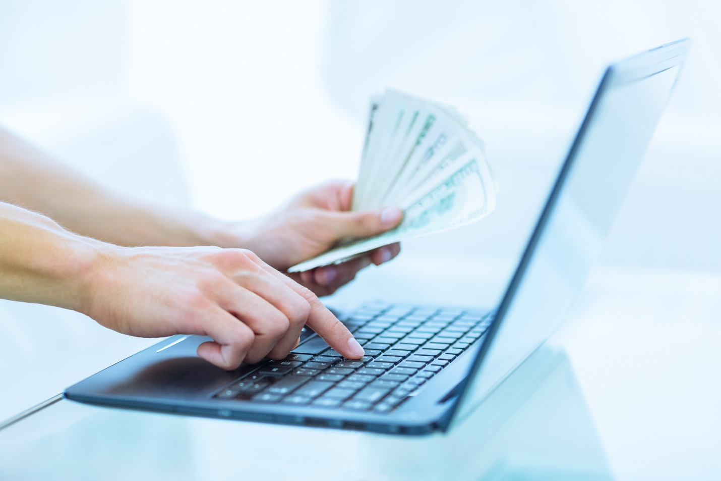 An online bettor managing his bankroll