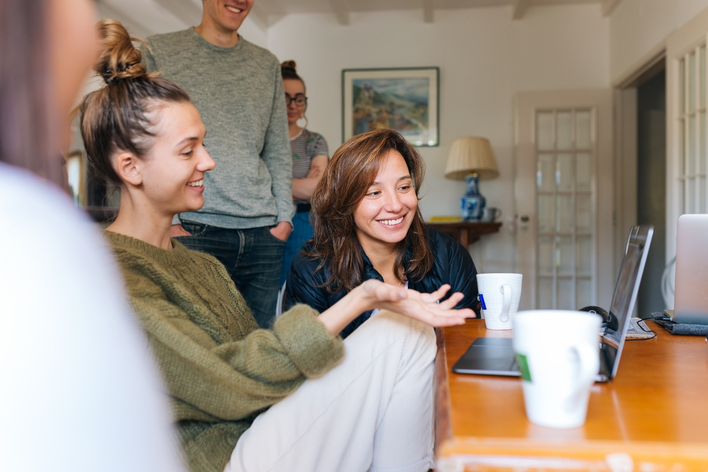 women placing bets on the best betting sites in the UK