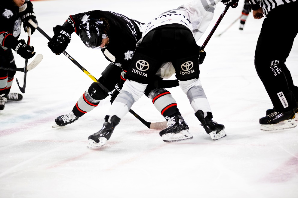 Hockey players fighting for the puck.