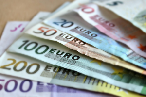 Various denominations of Euros